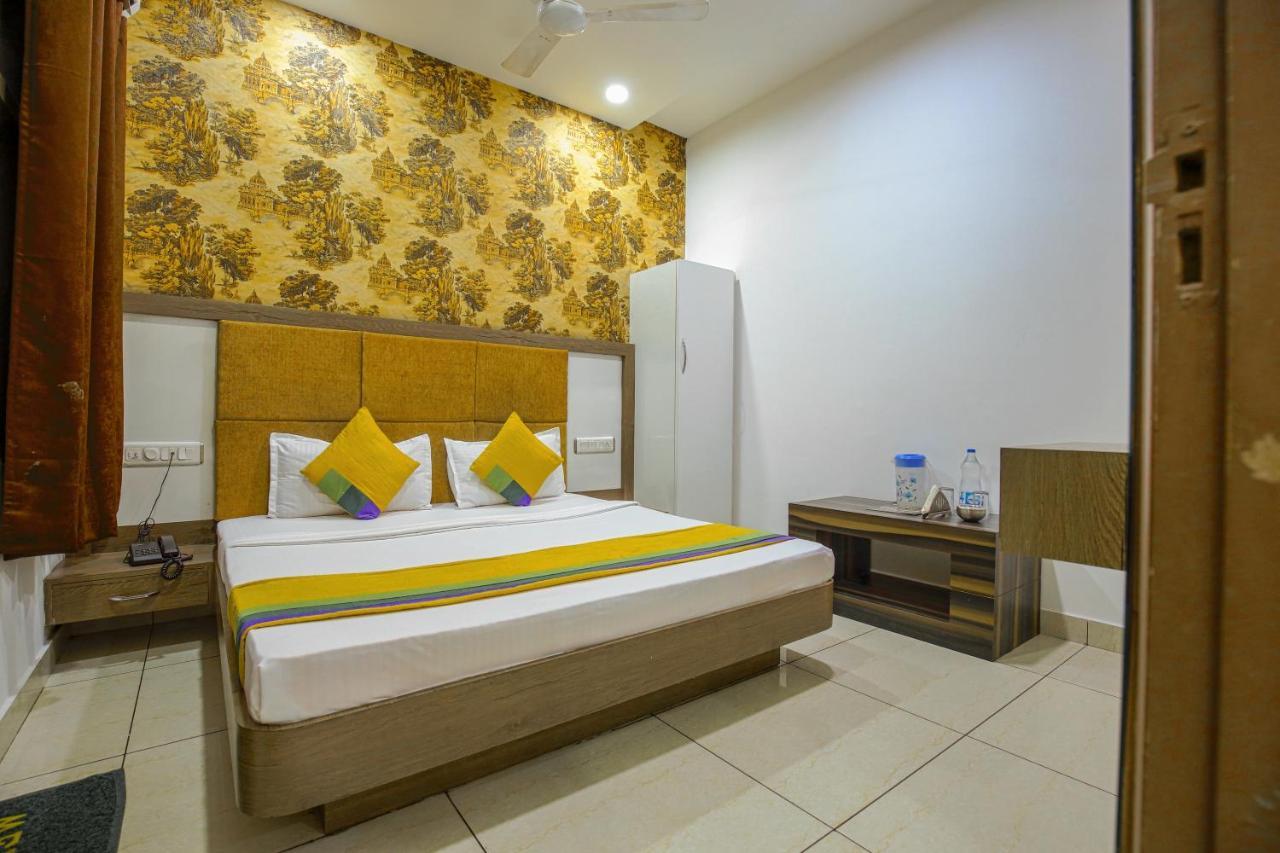 Hotel Lime Wood Ludhiana Exterior photo